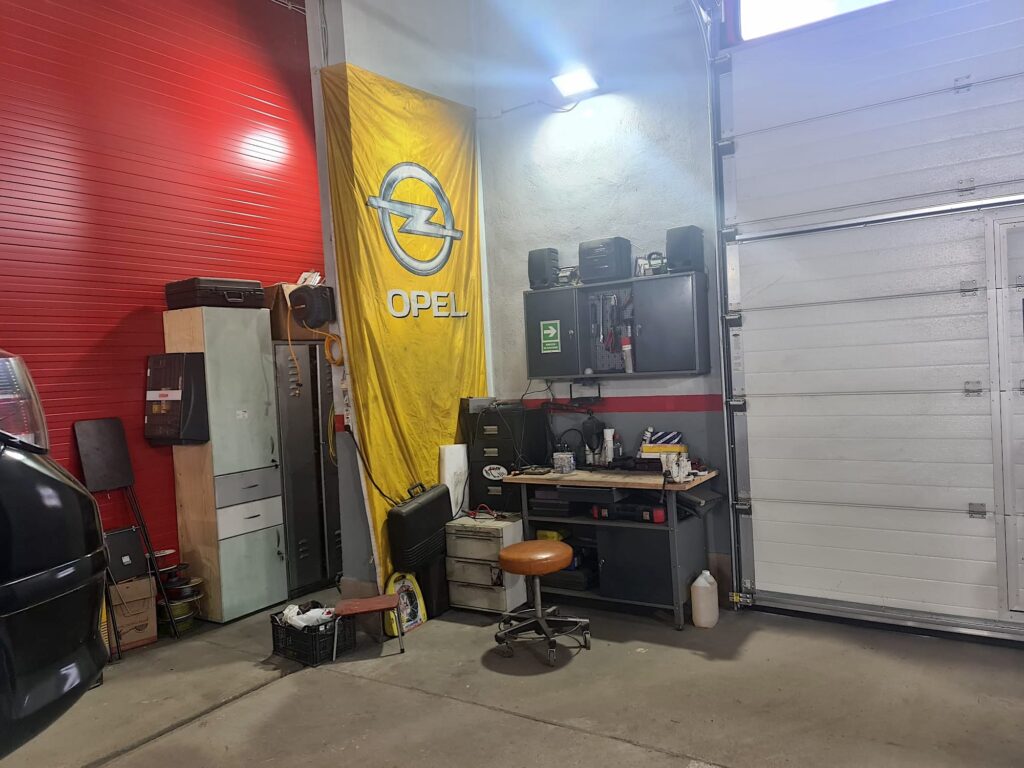 AutoElektrik szerviz műhely belső – Marosvásárhely